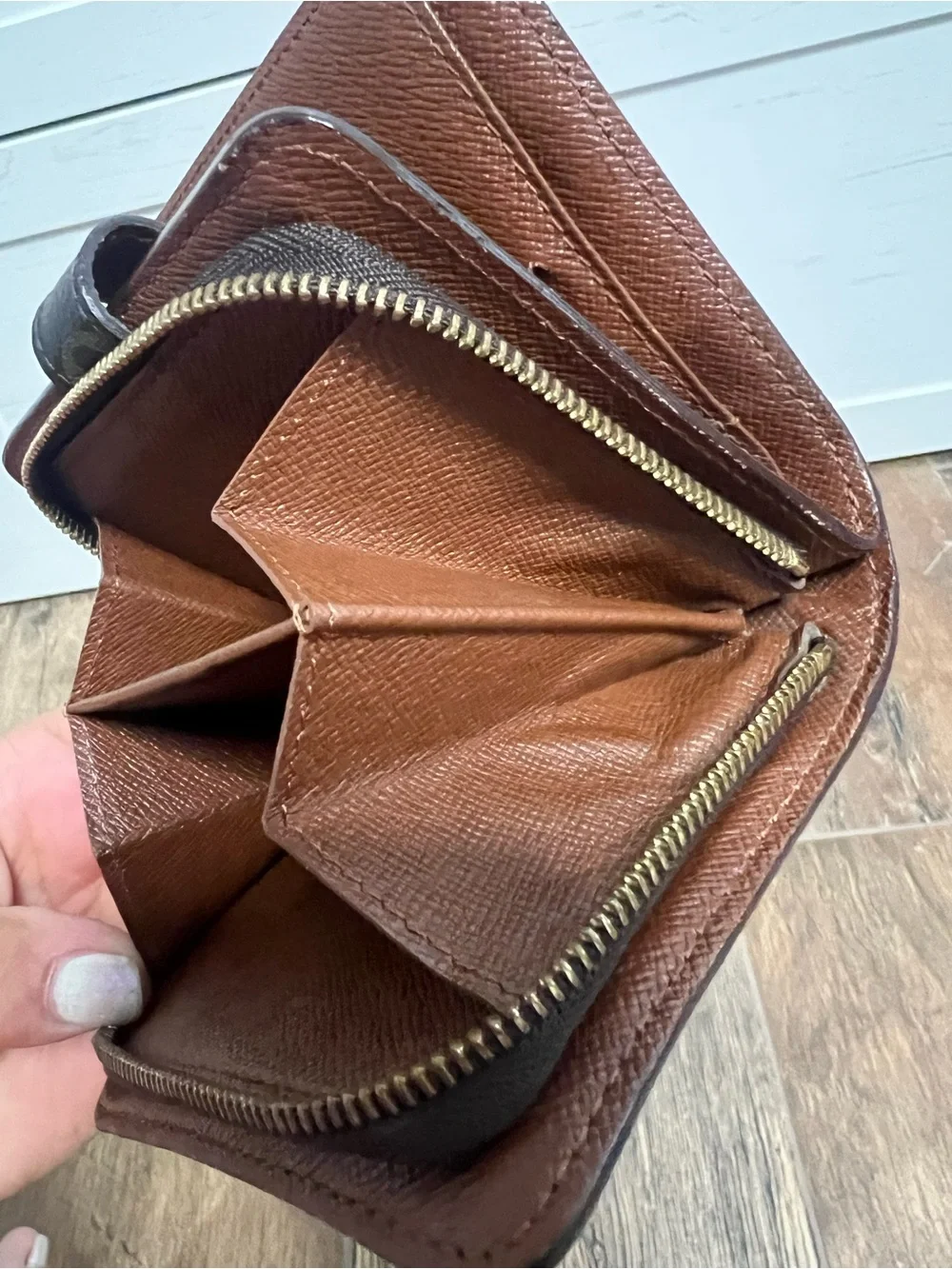 Louis Vuitton Monogram Compact Bifold Wallet - Excellent Condition